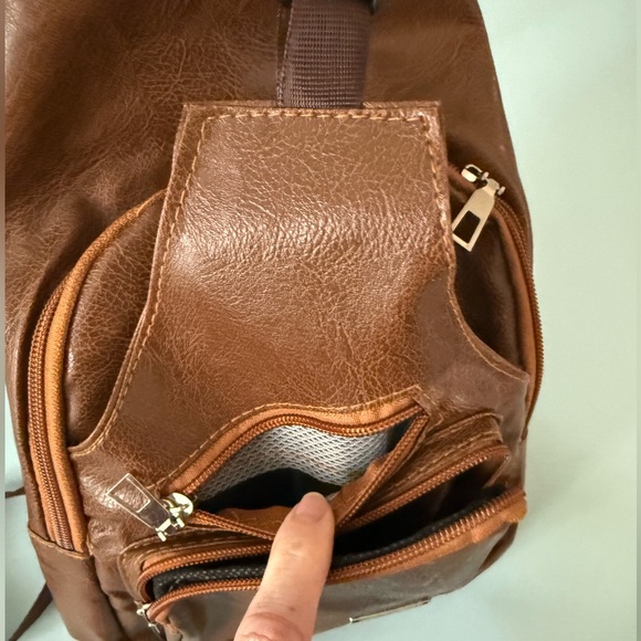 New! Leather Sling Bag Mens Backpack/ Crossbody Bag Chest Bag w/ USB Charge Port - Picture 11 of 11